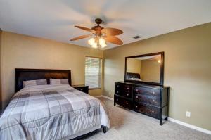 11205 Island Lakes Lane