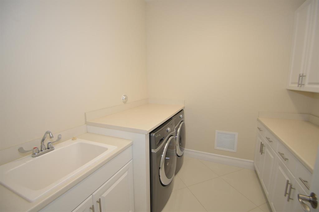 8417 Eagleville Avenue