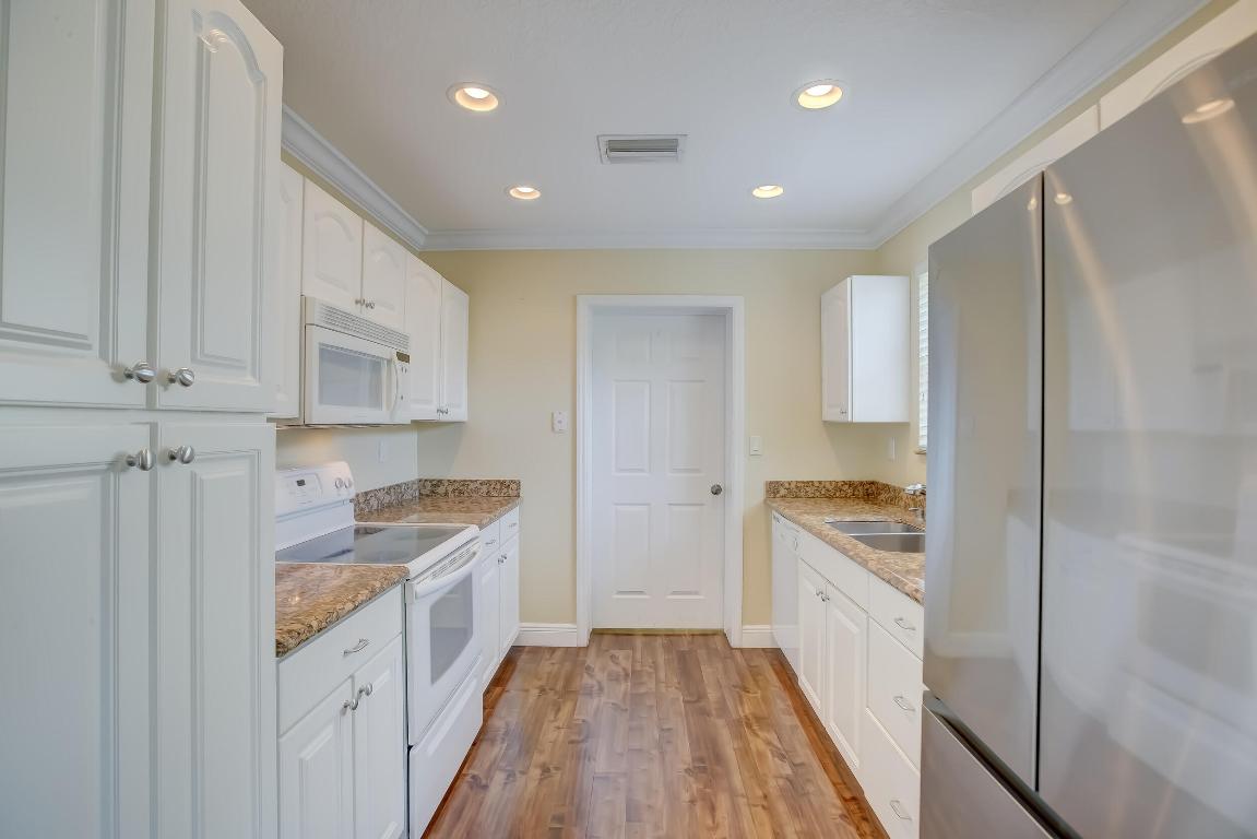 5730 NE 22nd Terrace