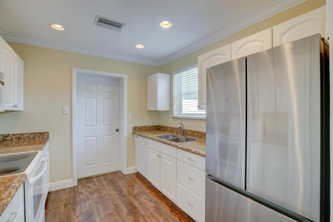 5730 NE 22nd Terrace