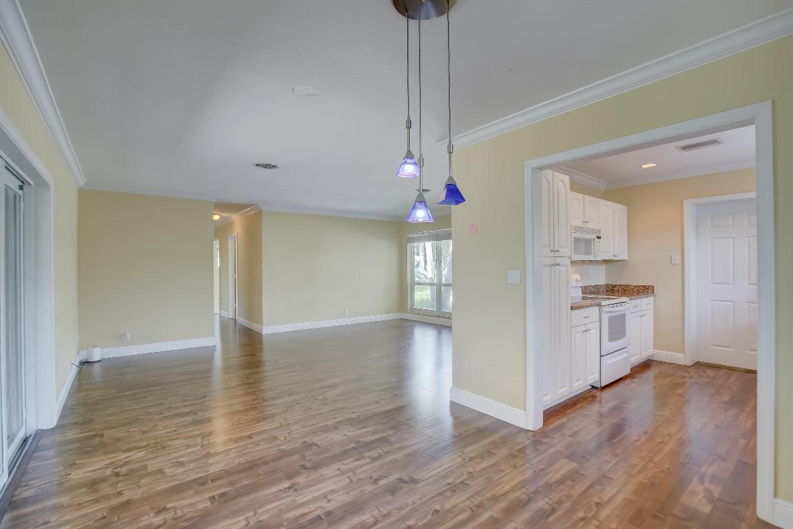 5730 NE 22nd Terrace