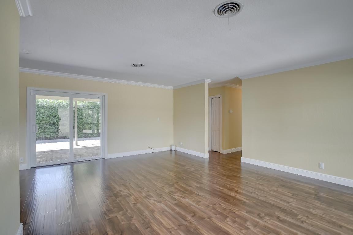 5730 NE 22nd Terrace