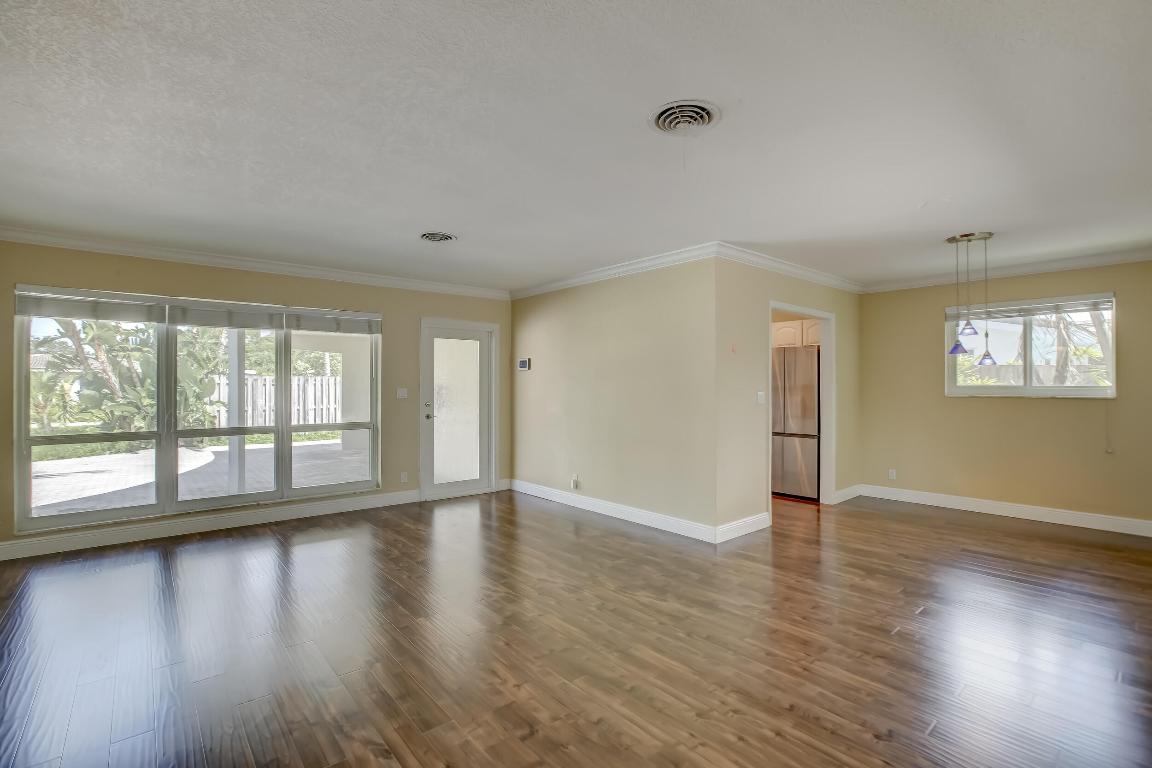 5730 NE 22nd Terrace