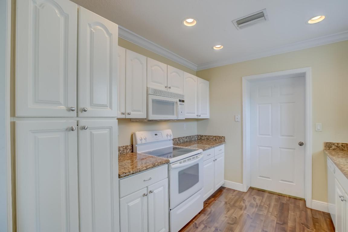 5730 NE 22nd Terrace