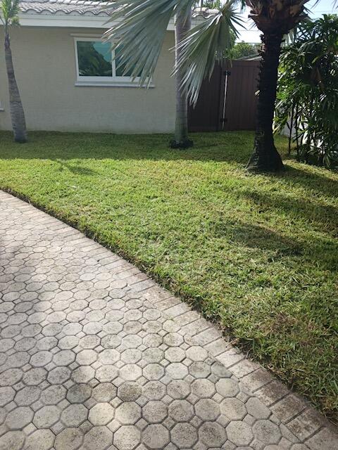 5730 NE 22nd Terrace