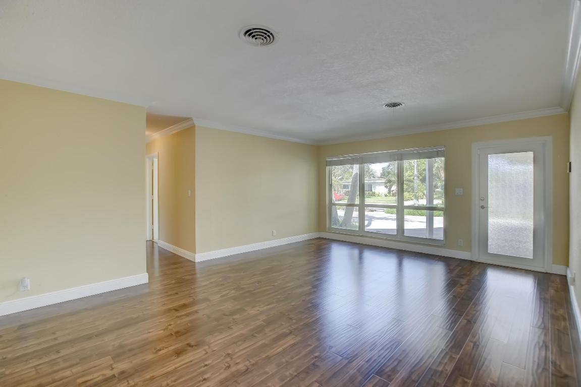 5730 NE 22nd Terrace