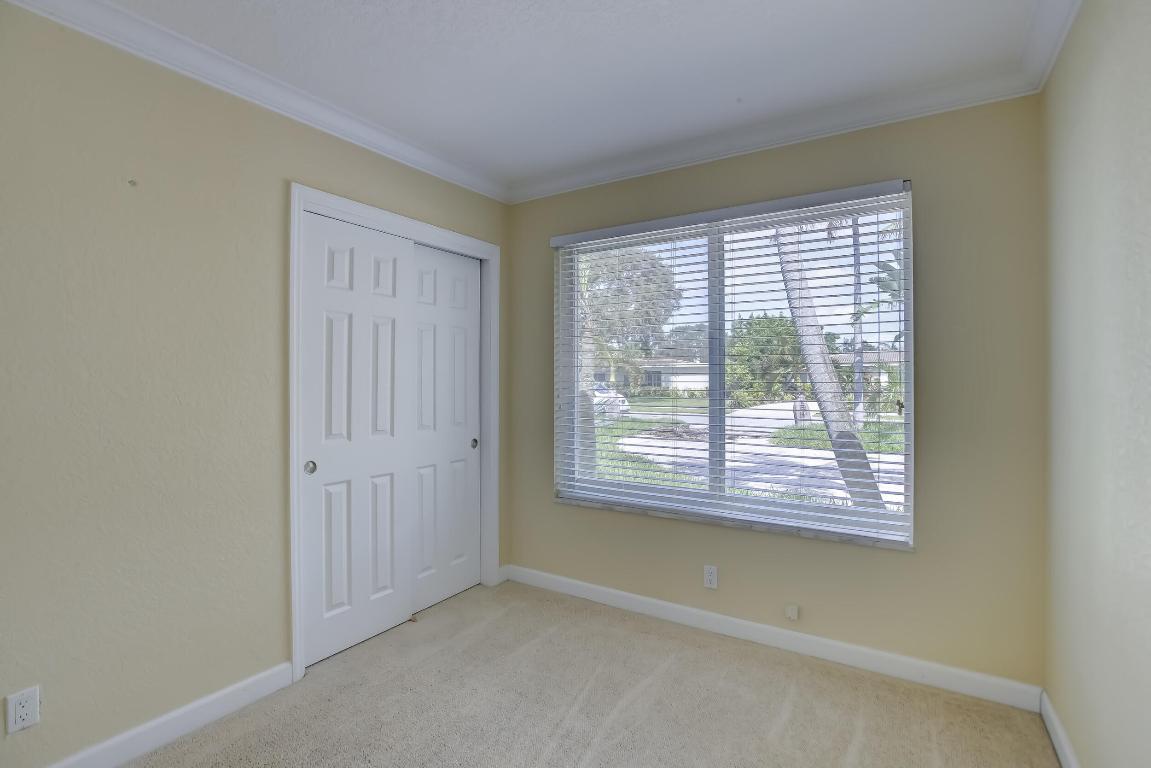 5730 NE 22nd Terrace