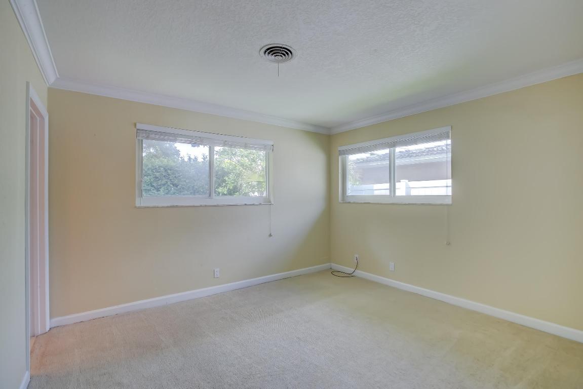 5730 NE 22nd Terrace