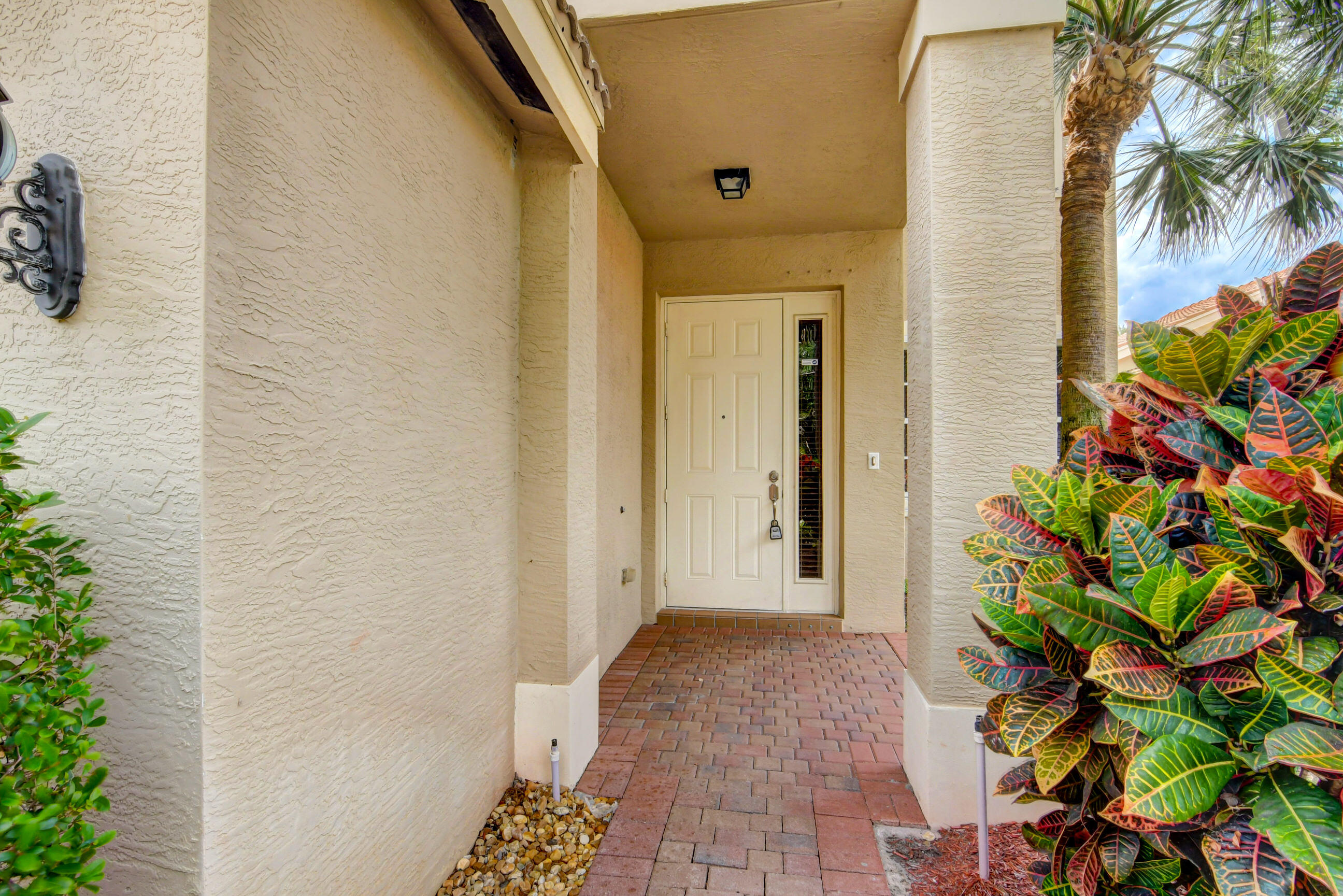 7557 Topiary Avenue