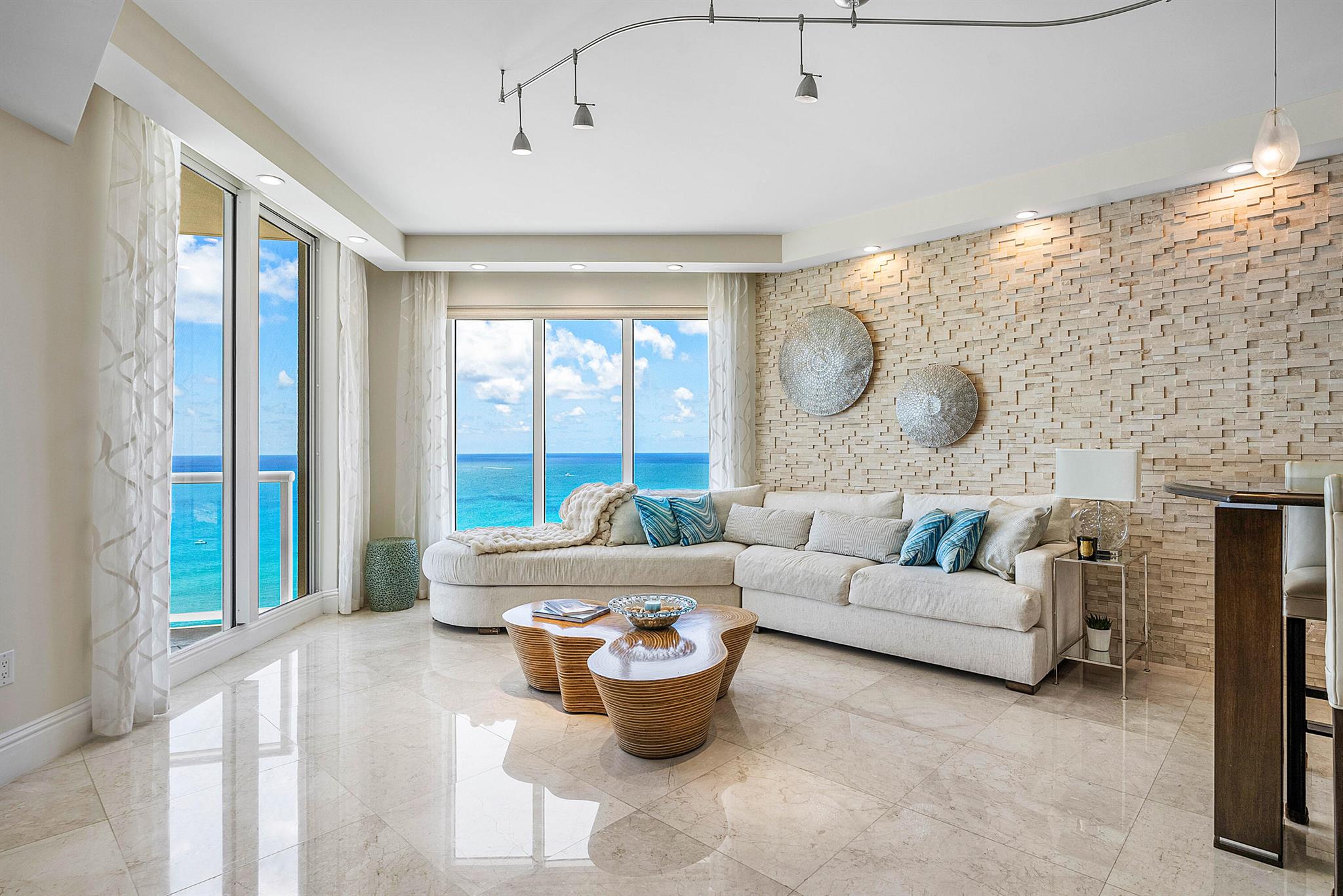 2700 N Ocean Drive 1901a