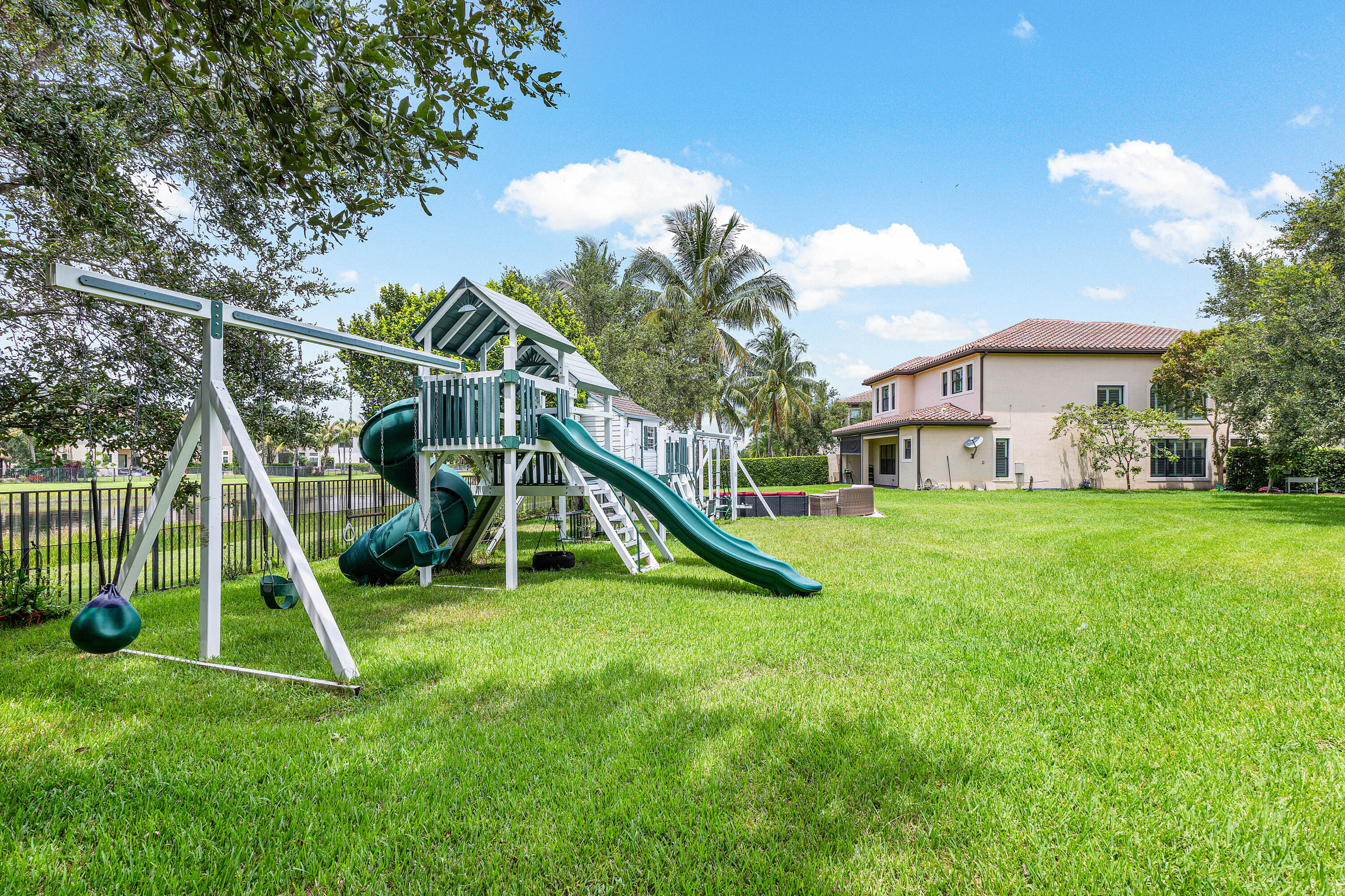 16849 Bridge Crossing Circle