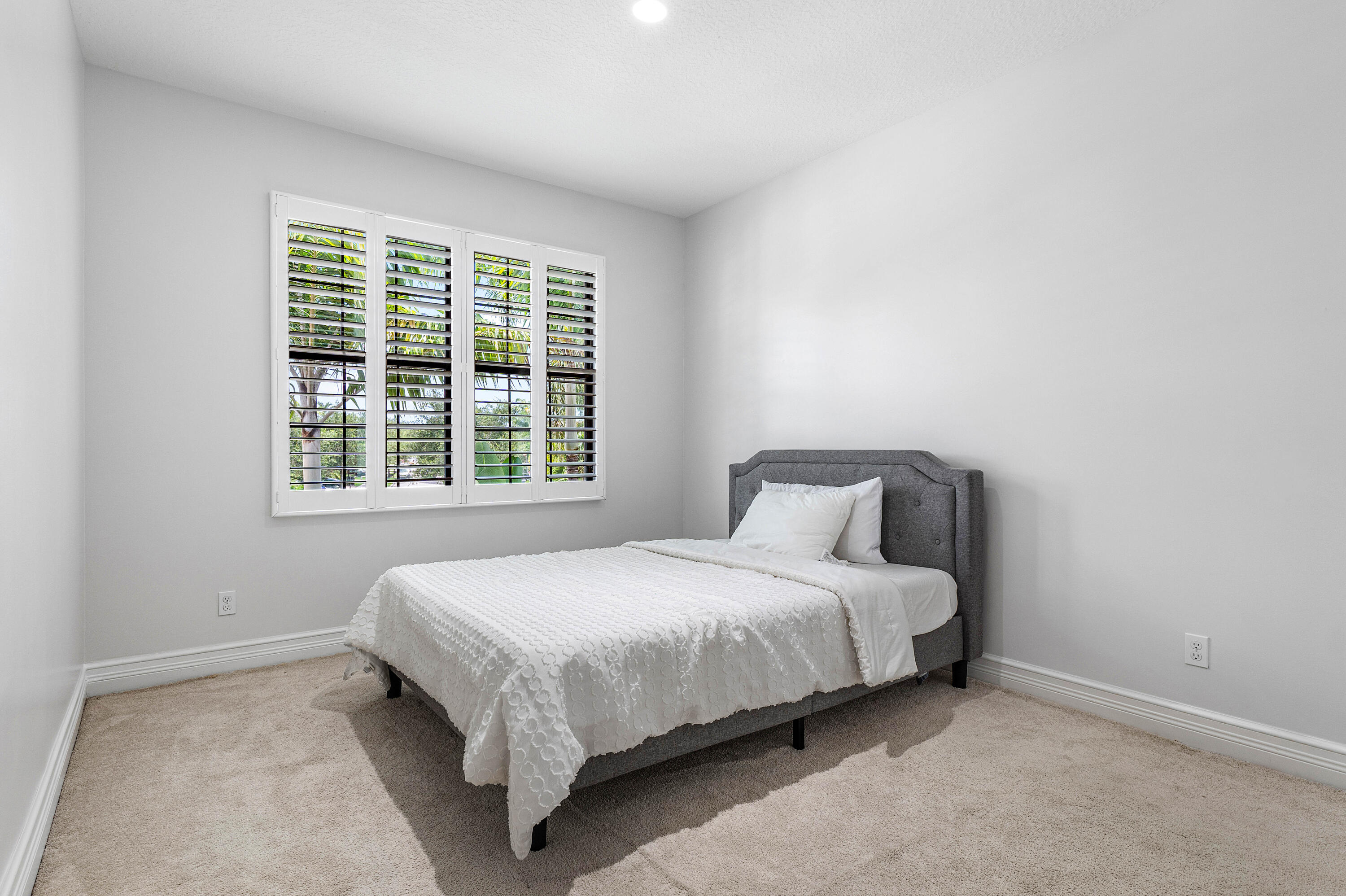 16849 Bridge Crossing Circle