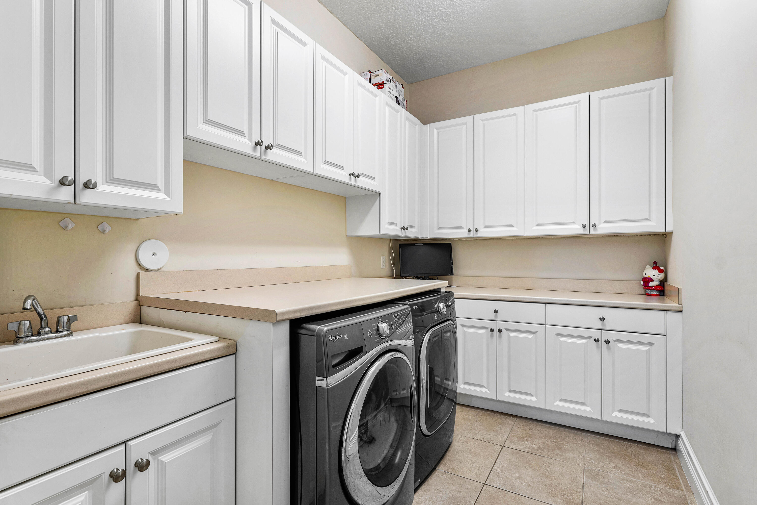 16849 Bridge Crossing Circle