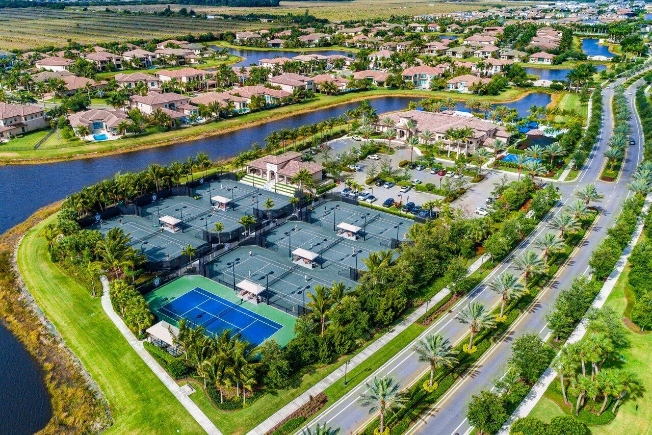 16849 Bridge Crossing Circle