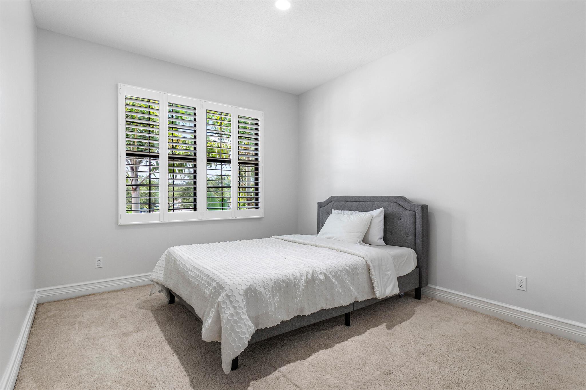 16849 Bridge Crossing Circle