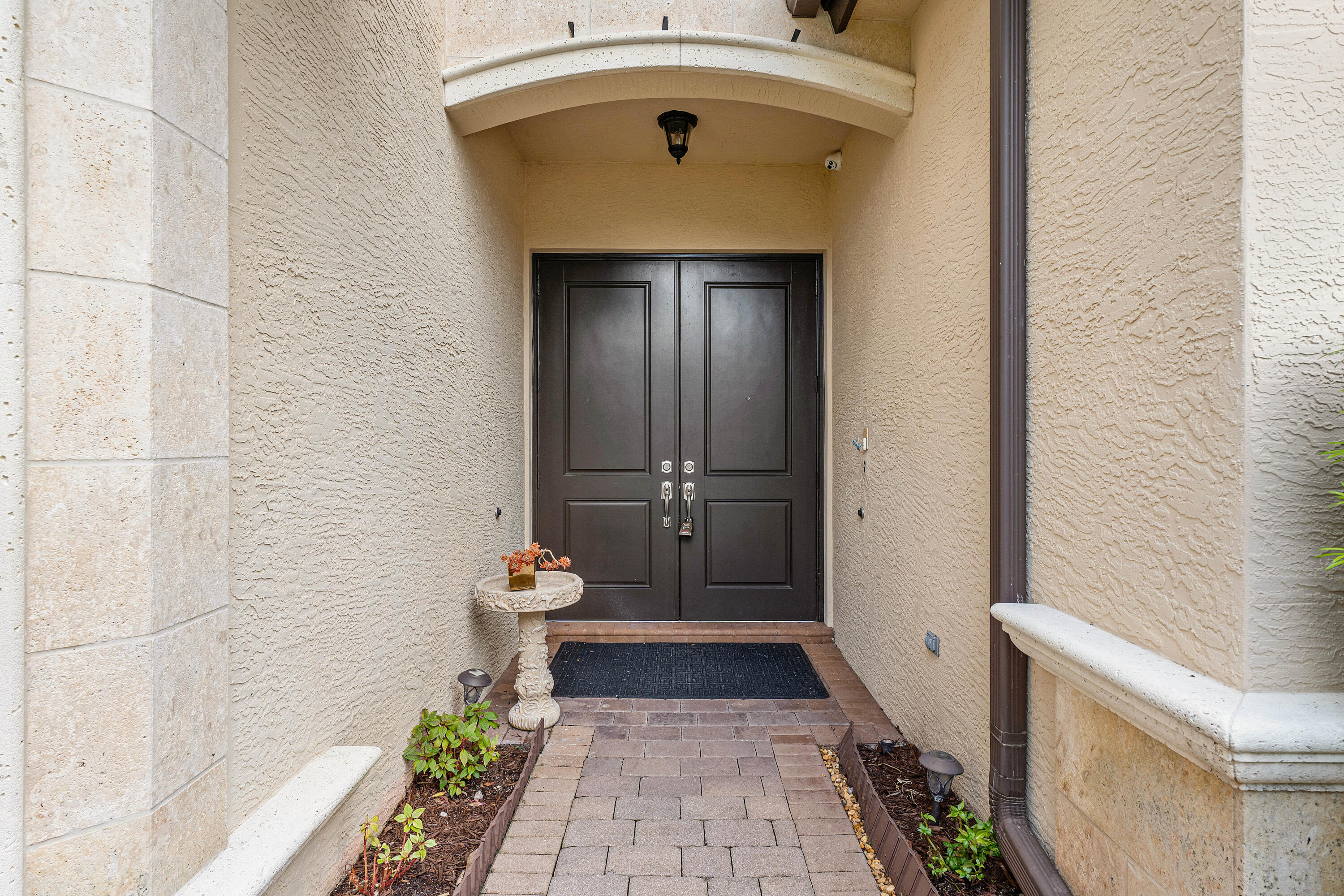 16849 Bridge Crossing Circle