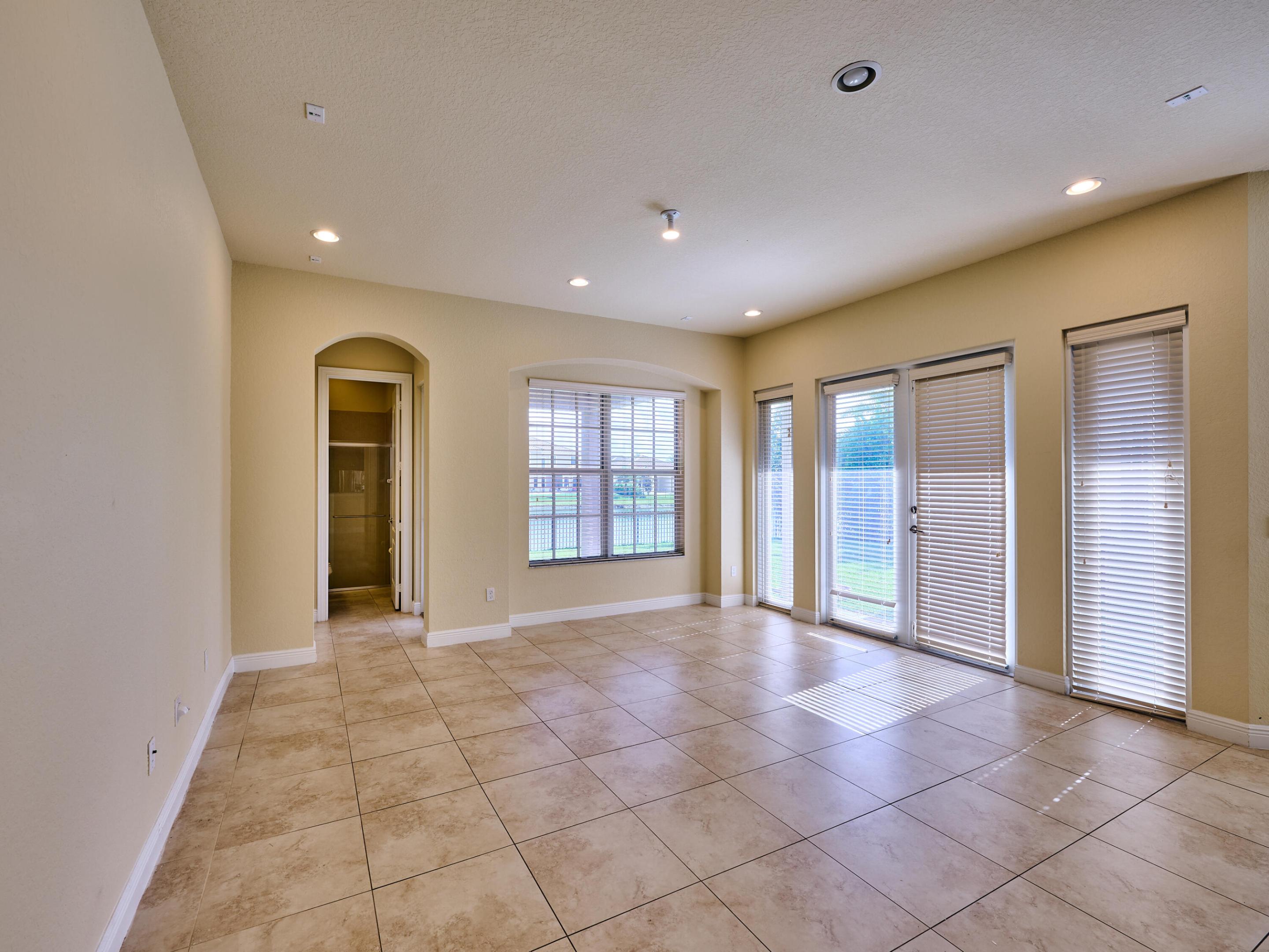 8860 Lakeview Drive