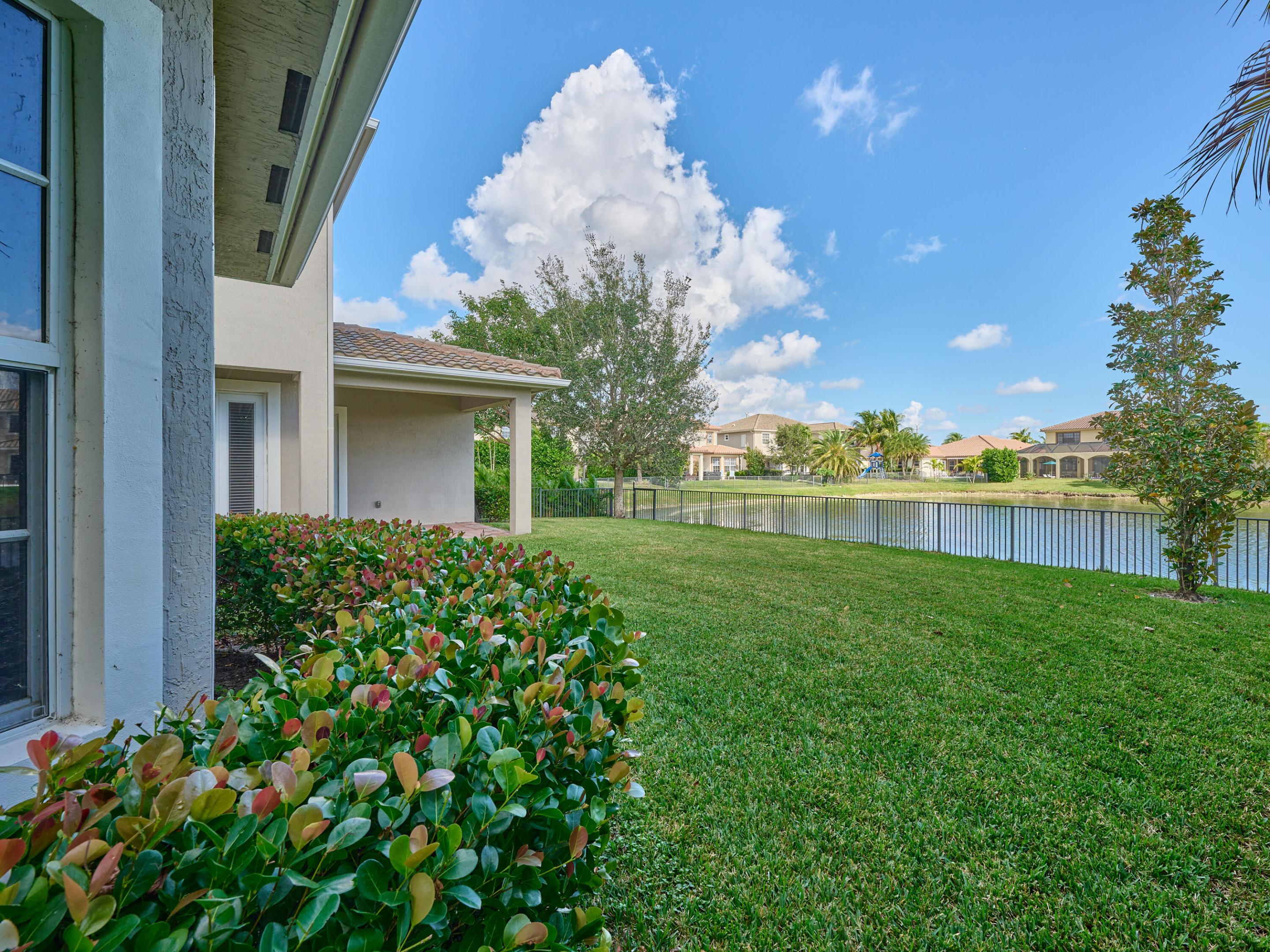 8860 Lakeview Drive