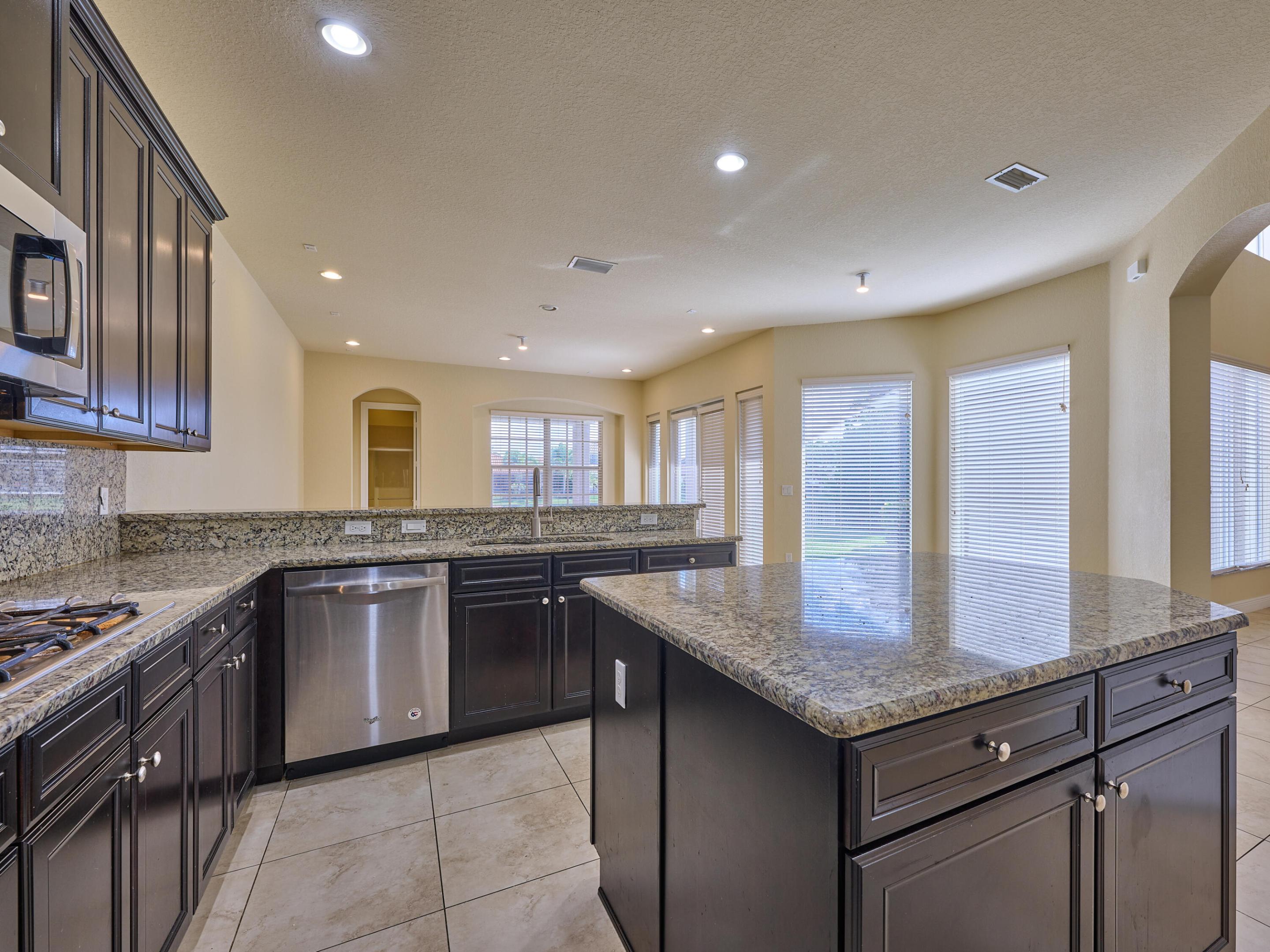 8860 Lakeview Drive