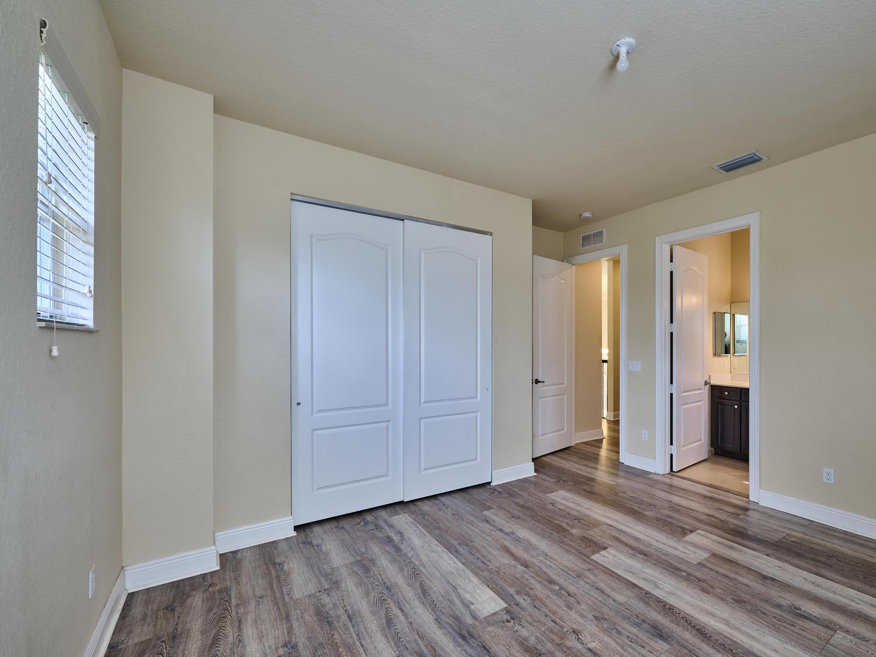 8860 Lakeview Drive