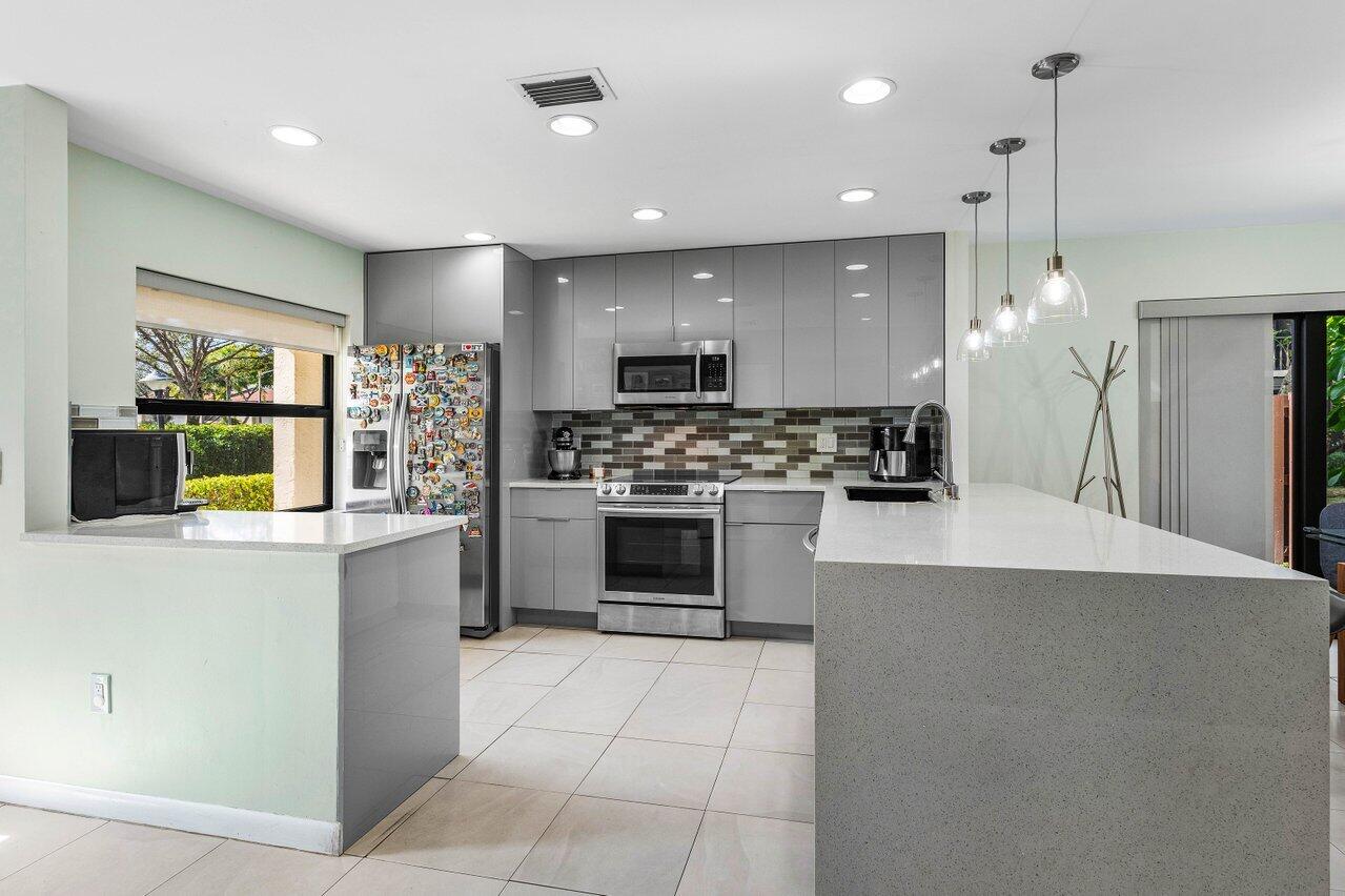 8427 Cypress Lane 10a