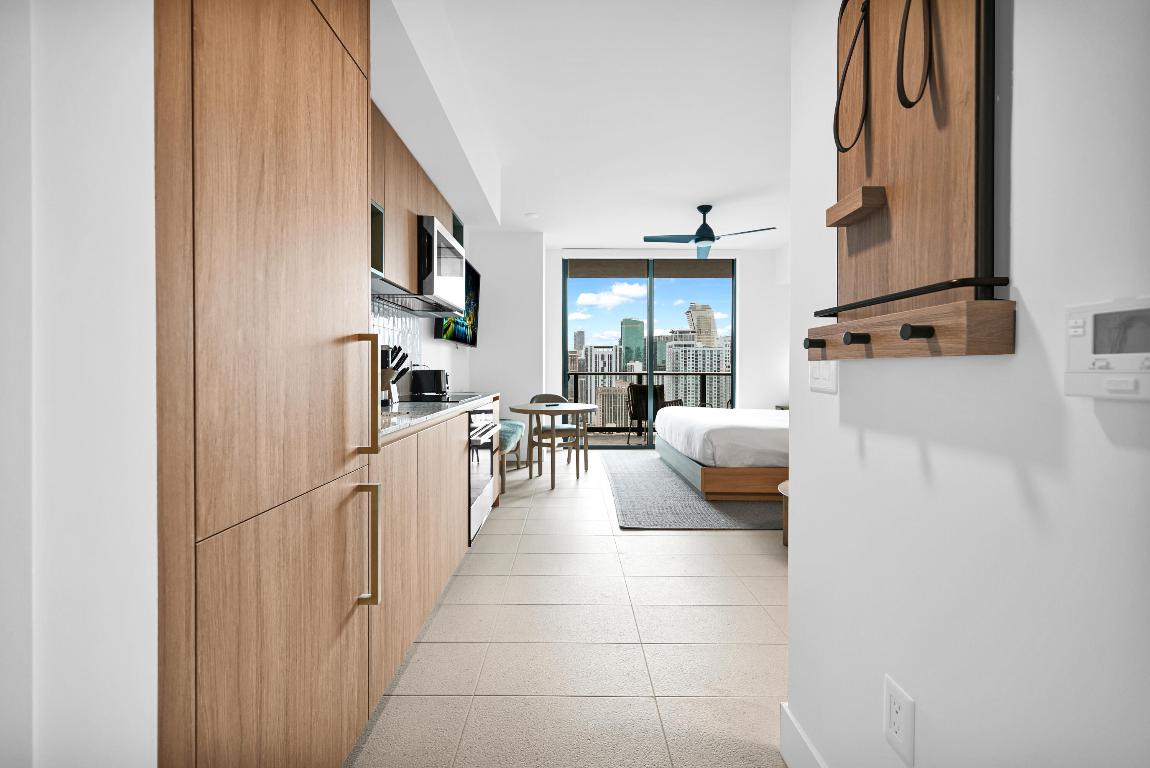 601 NE 1st Beach 2906