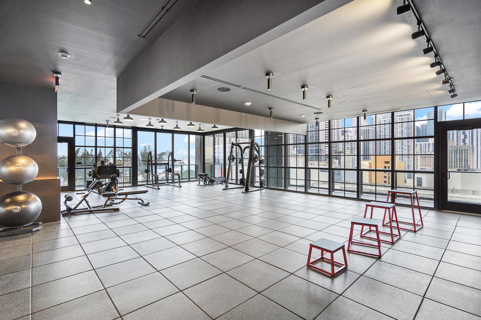 601 NE 1st Beach 2906