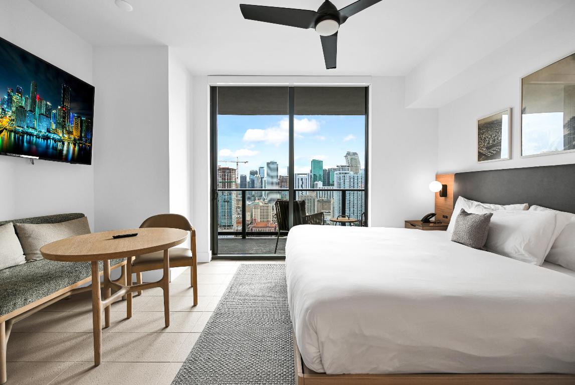 601 NE 1st Beach 2906