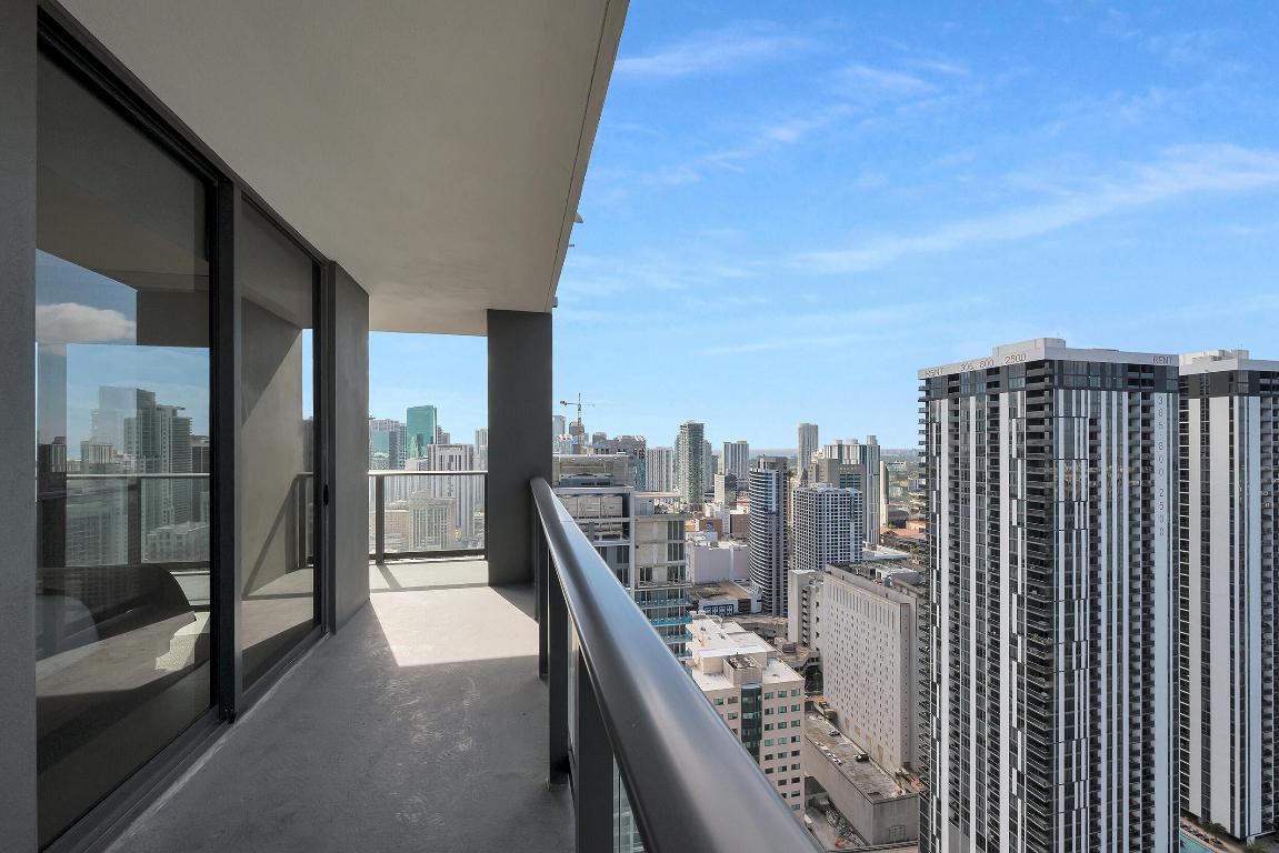 601 NE 1st Avenue 3905