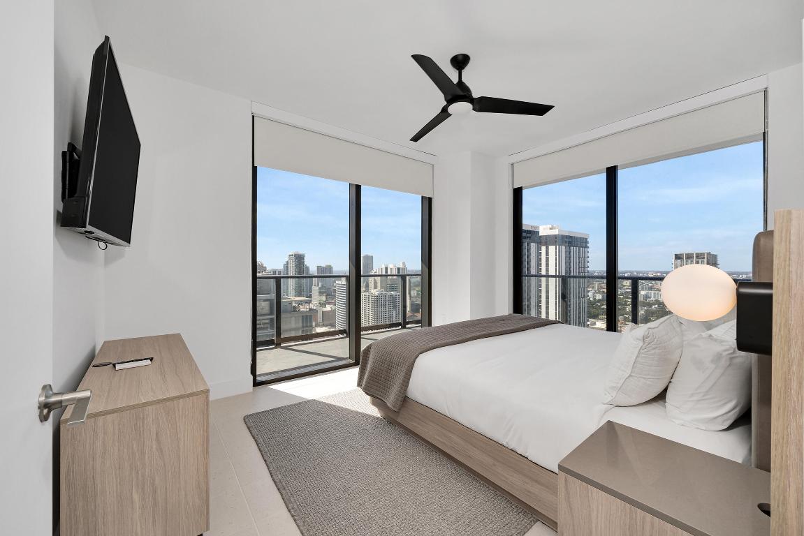 601 NE 1st Avenue 3905