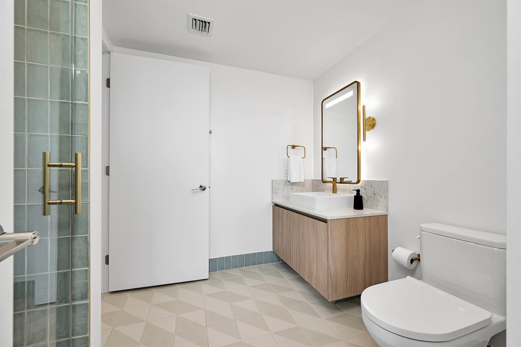 601 NE 1st Avenue 3905