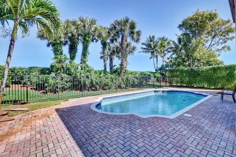 8800 Cobblestone Point Circle