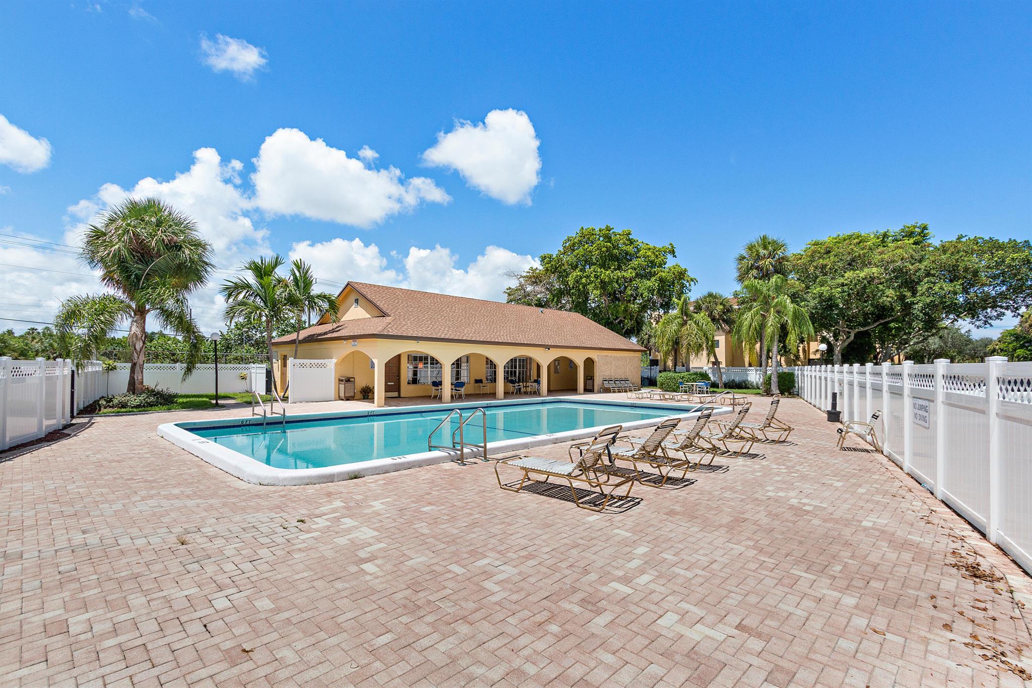 470 NW 20th Street 2110