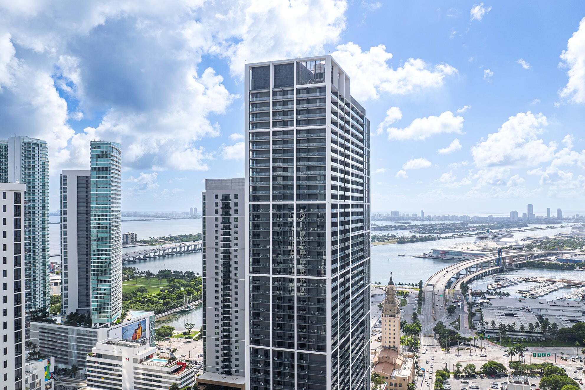 601 NE 1st Avenue 4407