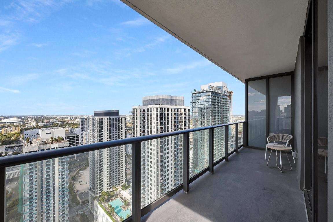 601 NE 1st Avenue NE 3905