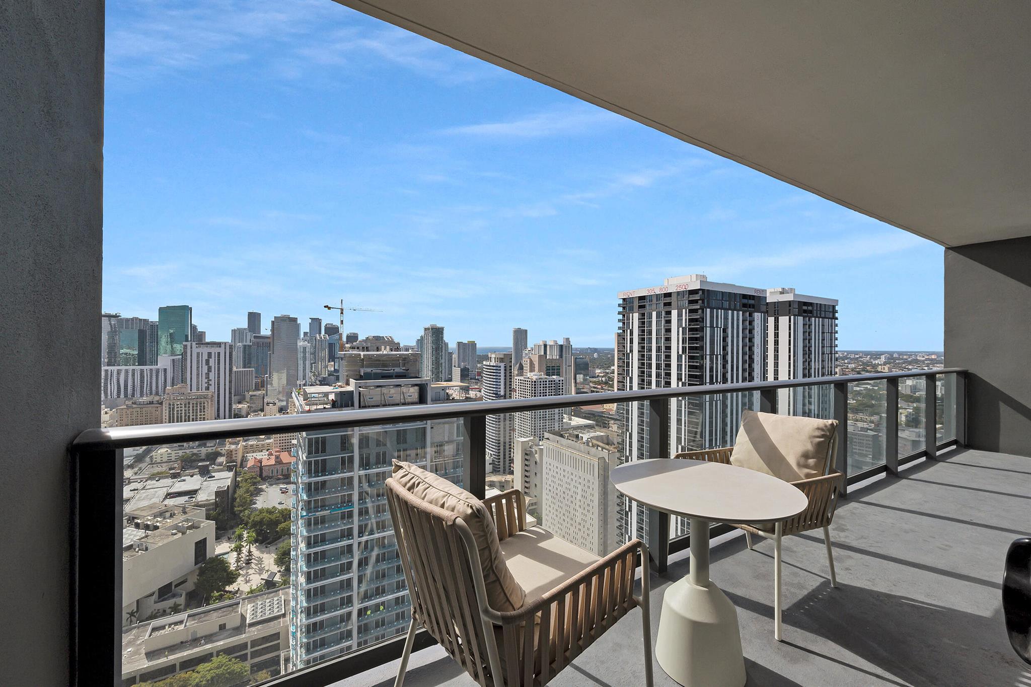 601 NE 1st Avenue NE 3905