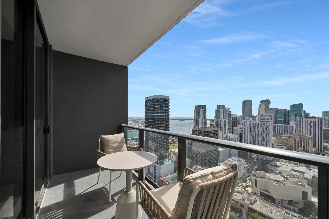 601 NE 1st Avenue NE 3905