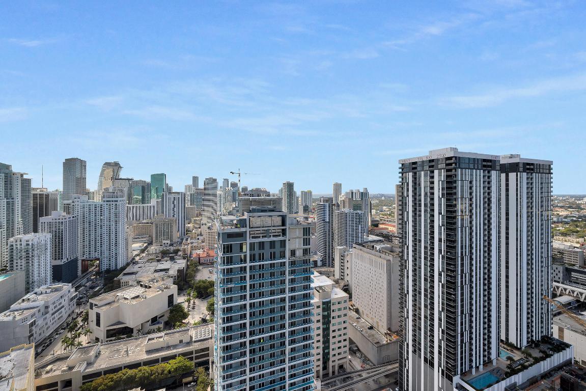 601 NE 1st Avenue NE 3905