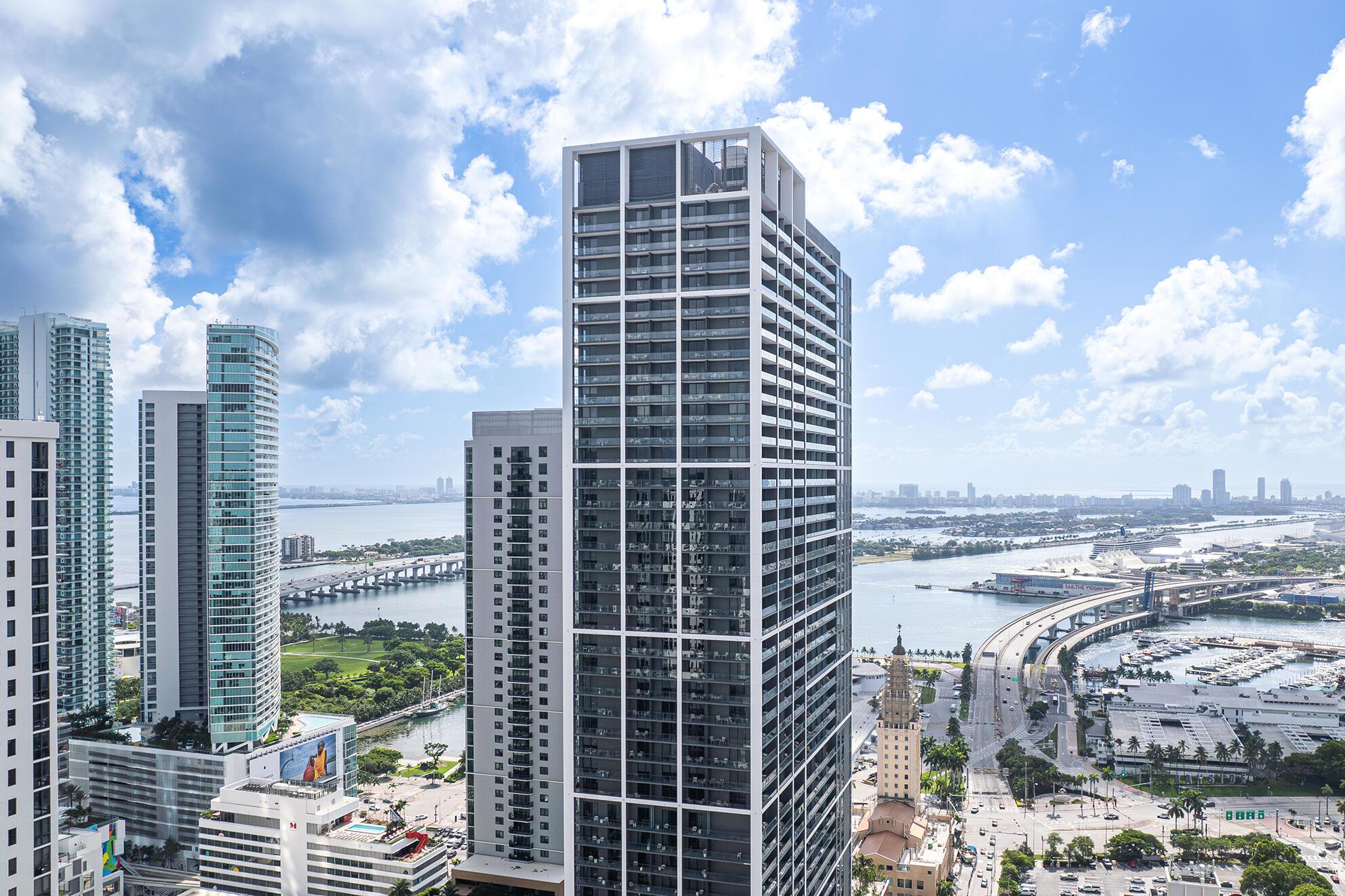 601 NE 1st Avenue NE 3905