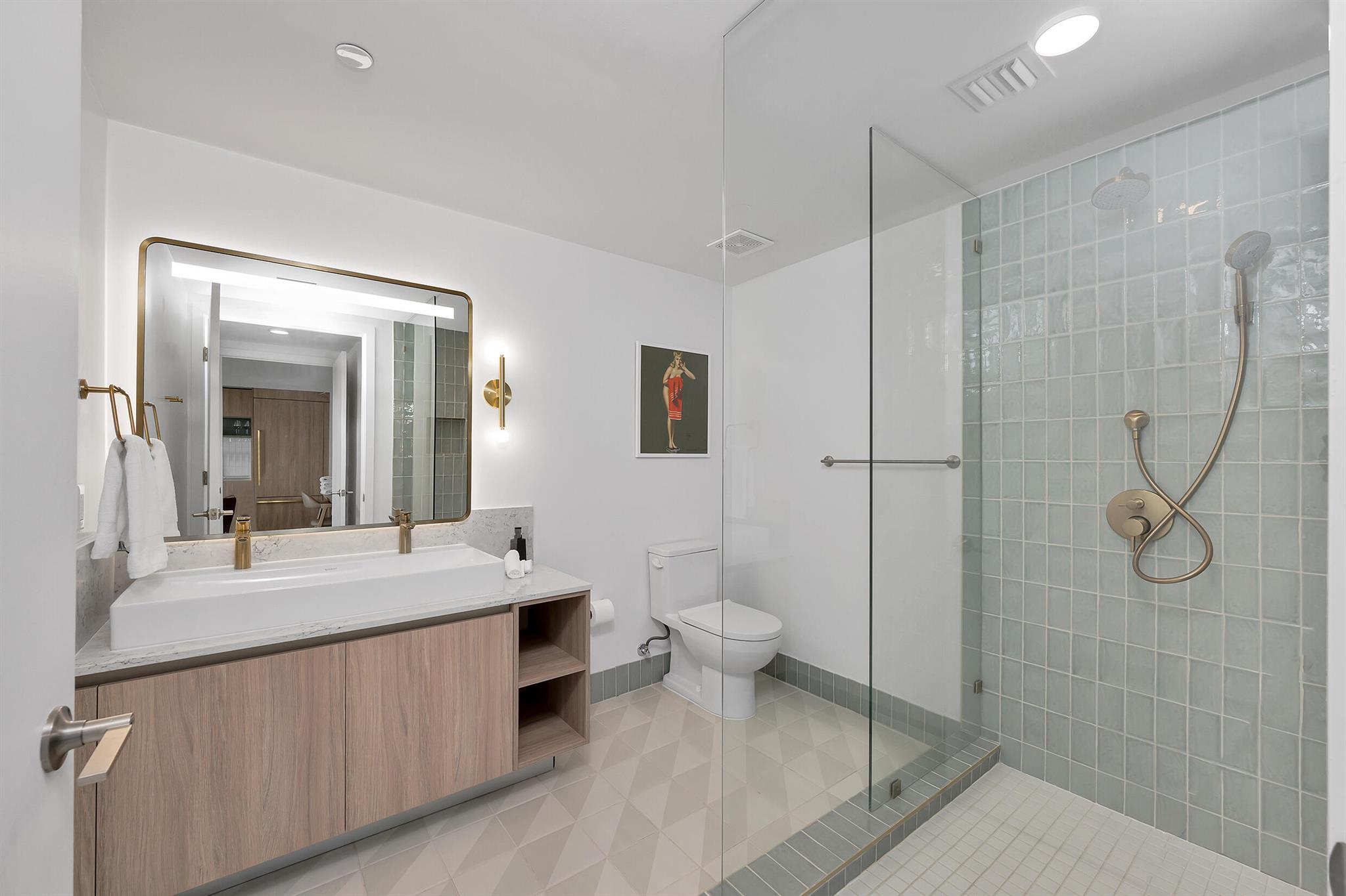 601 NE 1st Avenue NE 3905