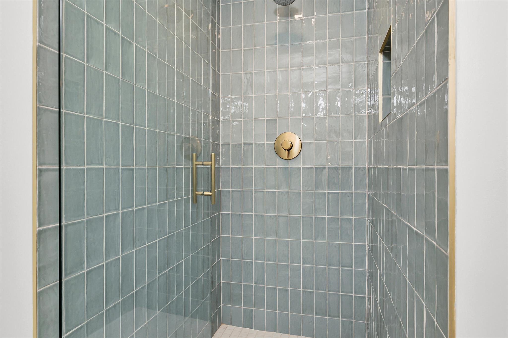 601 NE 1st Avenue NE 3905