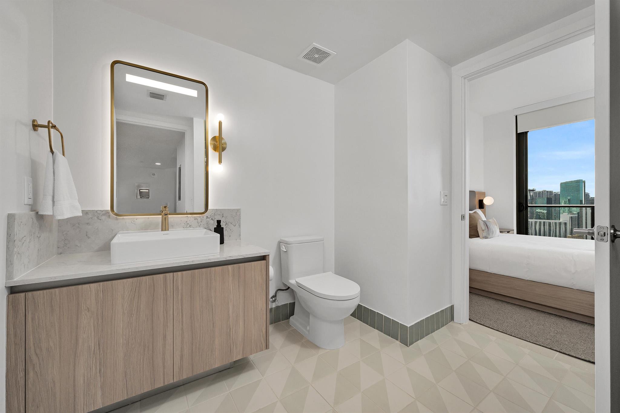 601 NE 1st Avenue NE 3905