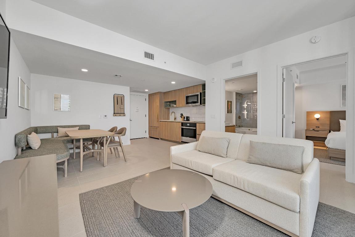 601 NE 1st Avenue 3809