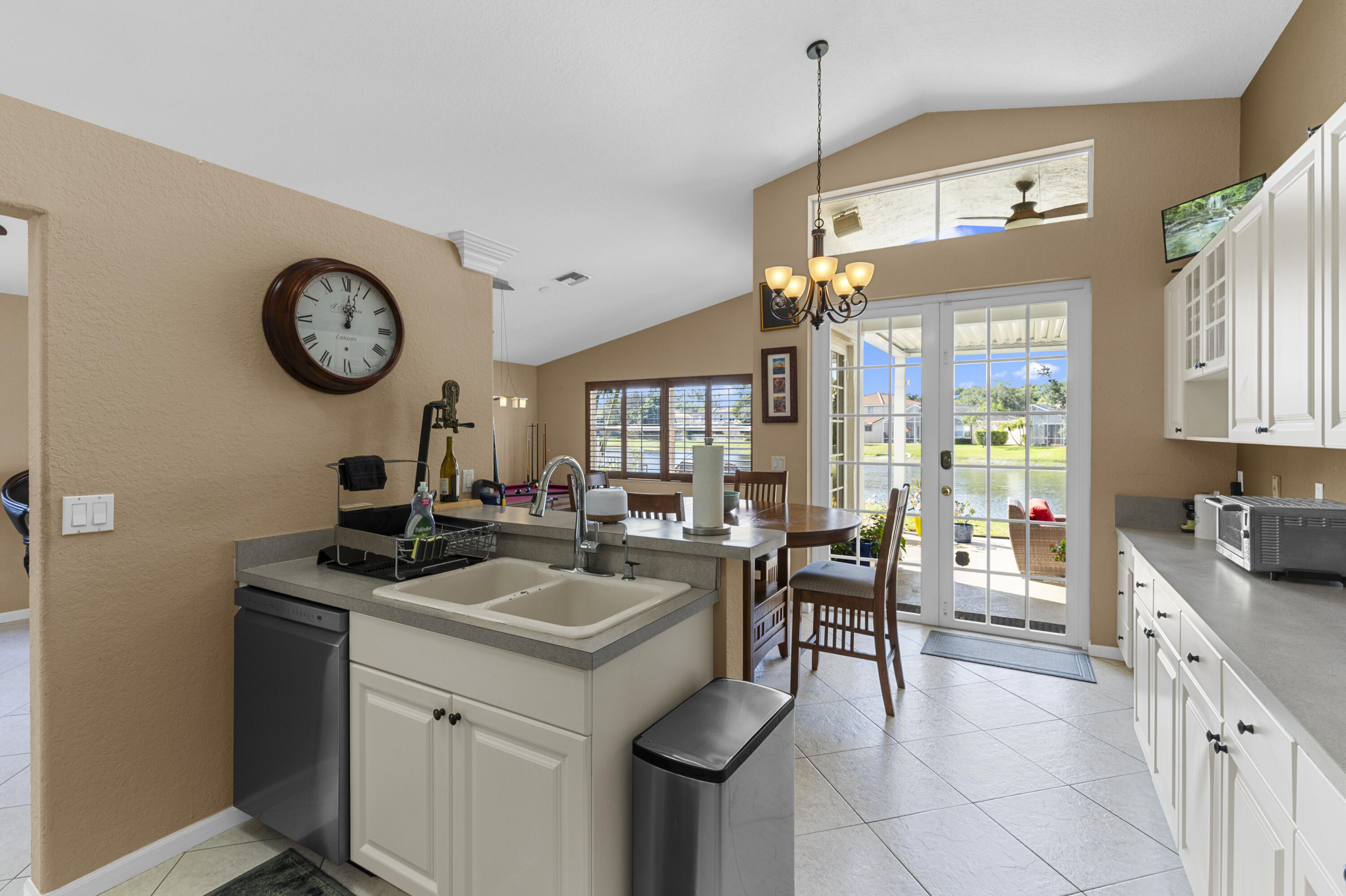 6595 Waverly Lane