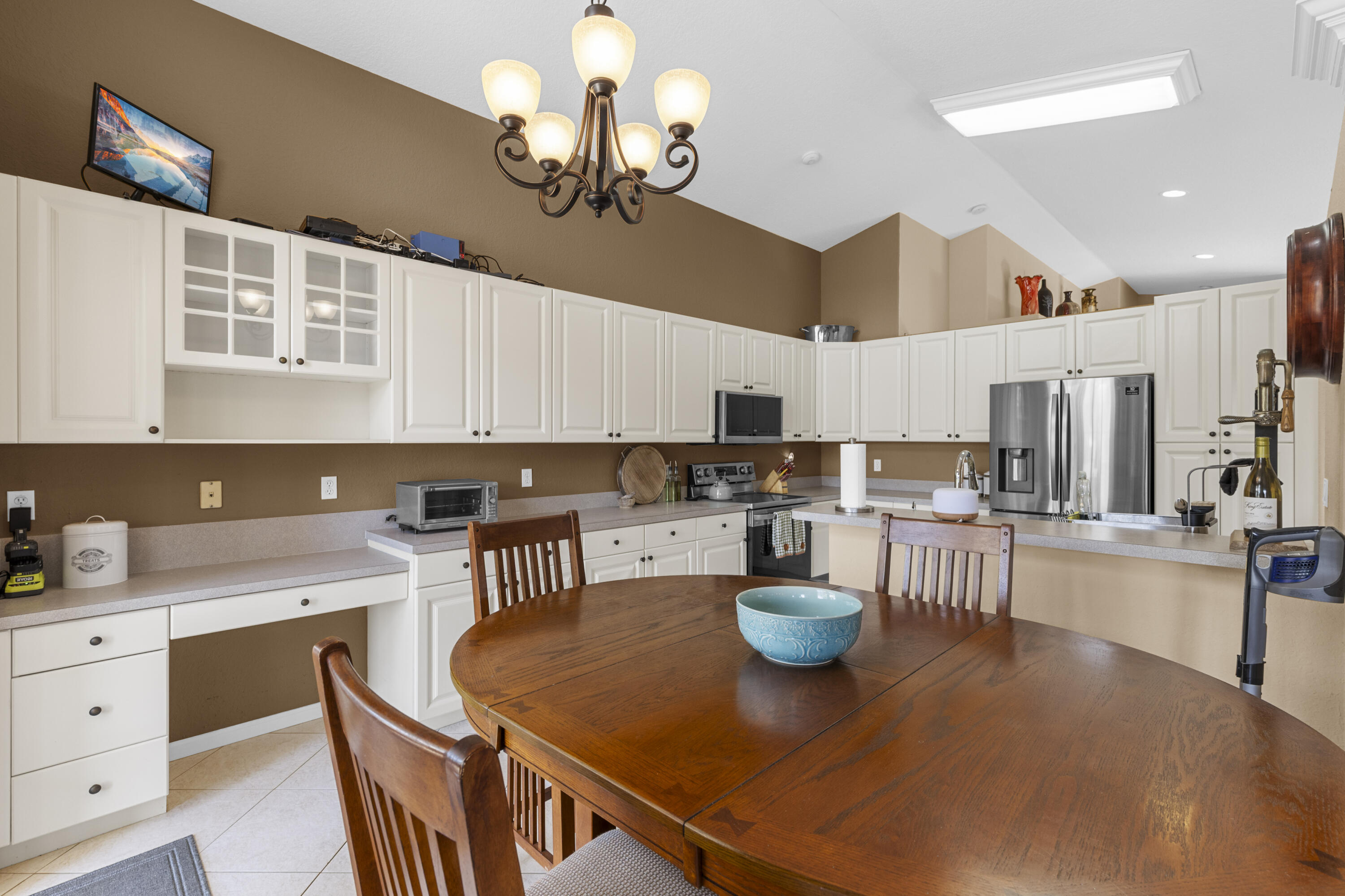 6595 Waverly Lane