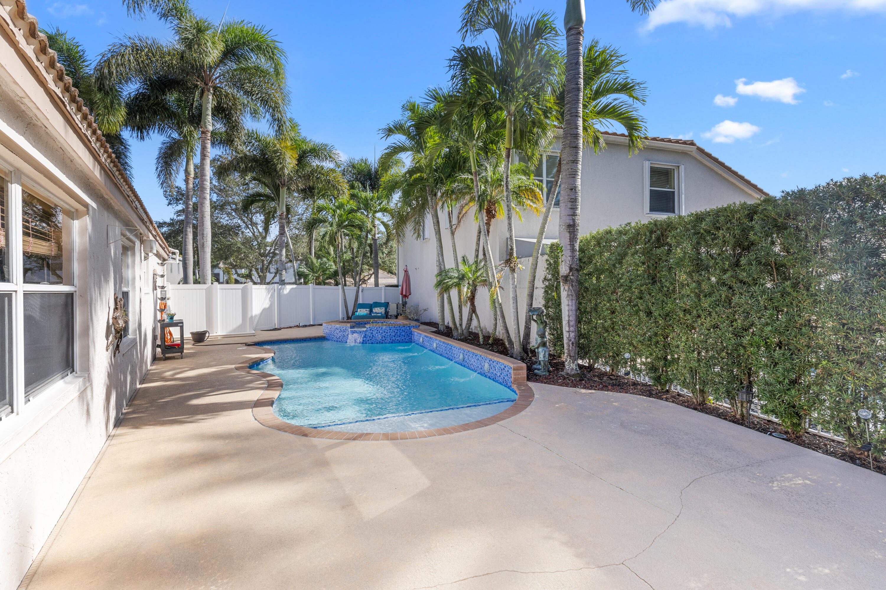 6595 Waverly Lane