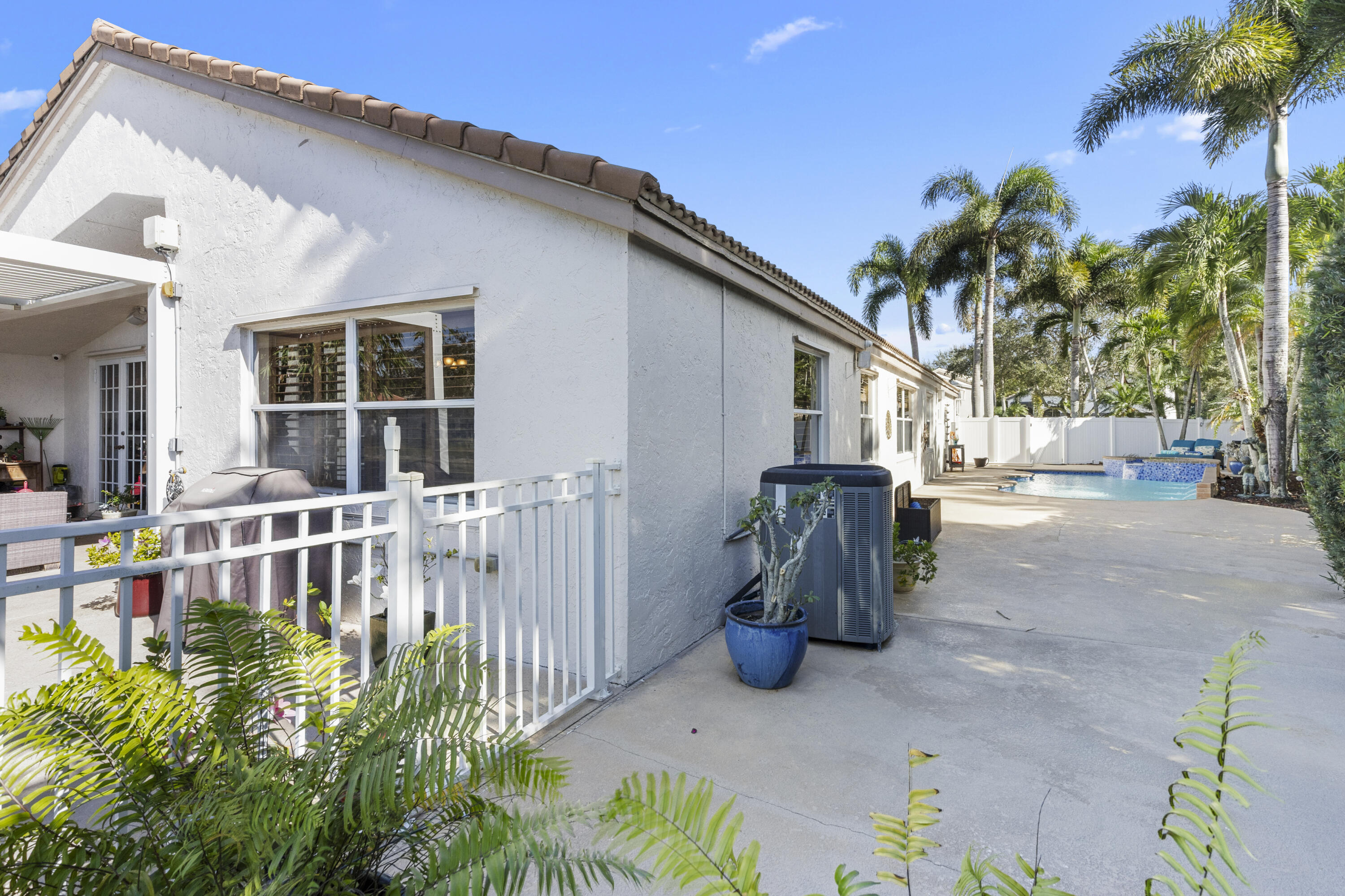 6595 Waverly Lane