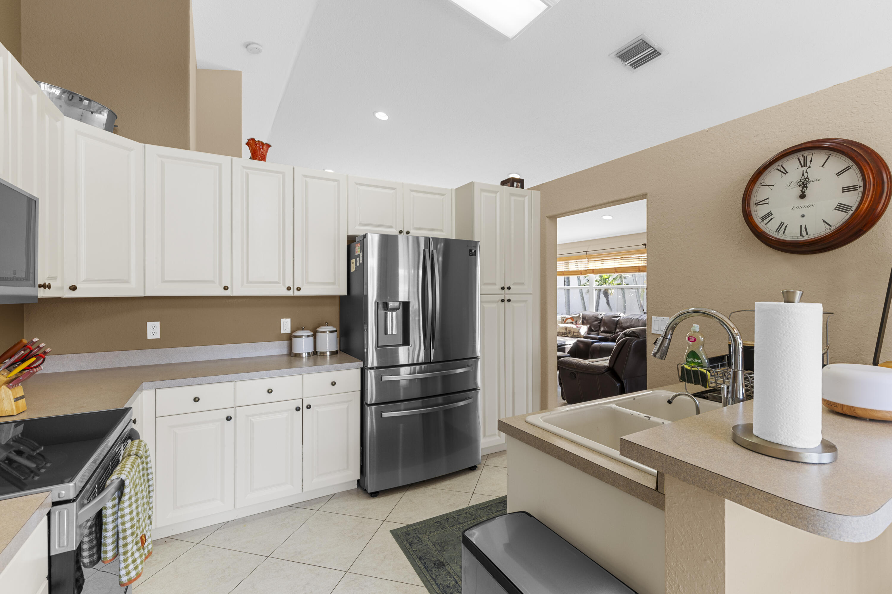 6595 Waverly Lane