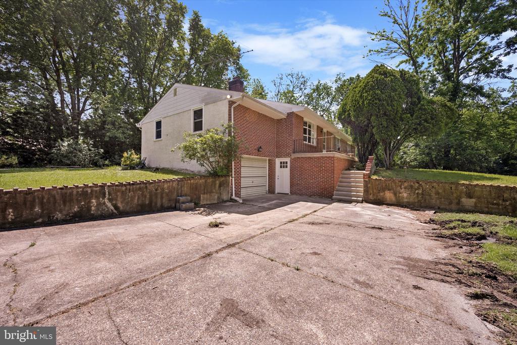 2055 Wharton Ave
