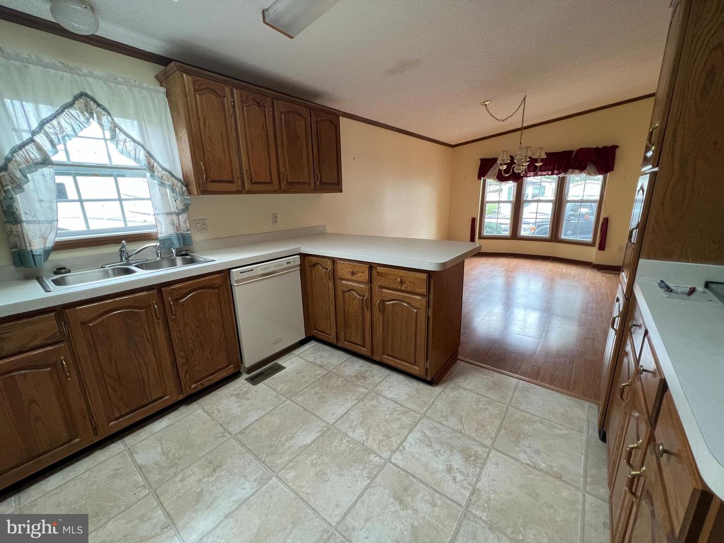 6 MANSION AVENUE